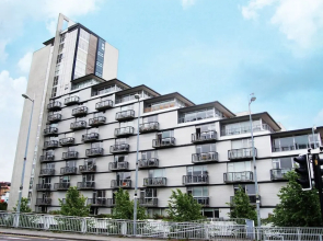 Waterfront Apartment near Hydro and SEC