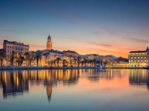 Cozy Apartment 16 With Double bed Sleeper Couch