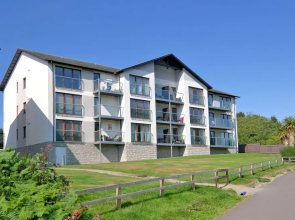 Modern two Bedroom Aberdeen Apartment With River Views