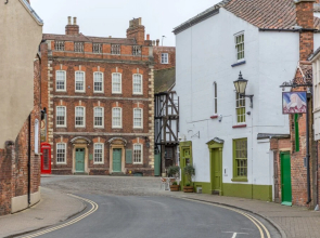 Superb Period Townhouse in Historic Uphill Lincoln