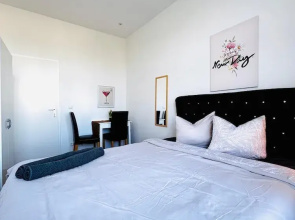 Cozy 3BR Apt Near Kaufpark Alterlaa