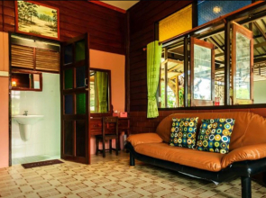 Pop Riverside Homestay