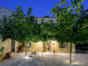 Casa Olea - A Venetian era Home with Courtyard