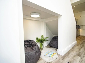 Daniel Chambers Lovely Self-catering Apartment Located Within a Beautifully Renovated Building