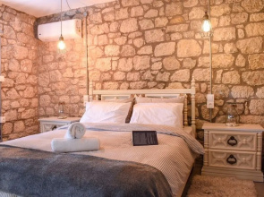 Stone studio/Amazing seaview/1km to the beach