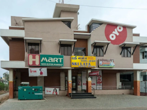 Oyo 29278 Sri Laya Guest House