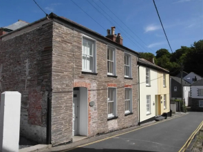 Cozy Holiday Home in Padstow near Beach