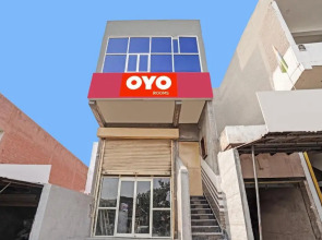 OYO Flagship 70296 S H J Hotel