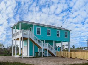 Sea Glass Cottage 2 Bedroom Home by RedAwning