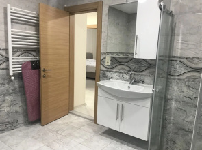 Meryemli Suit