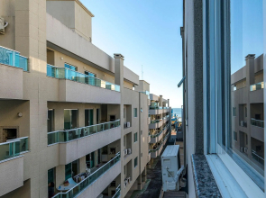 0613F - Apartamento de 03 quartos, para até 08 pessoas na Praia de Bombas - Bombinhas SC.