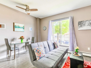 1BR - King Bed Apt With Netflix - Prime Location