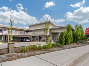 Econo Lodge Inn & Suites