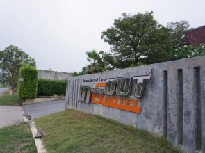 In and Out Hotel