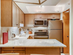 Westwind 109 1BD 1.5ba Gold Condo