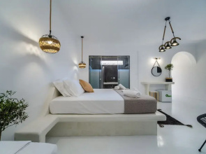 Amethyst Luxury Suites - Oia Family Suite