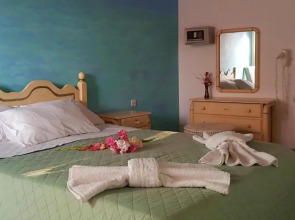 Elena's Seaside Apartments & Studios