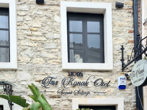 1870 Tas Konak Otel Sanat Sokagi