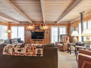 Cozy Mountain Retreat Relax & Explore