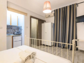 Denise Studios & Apartments