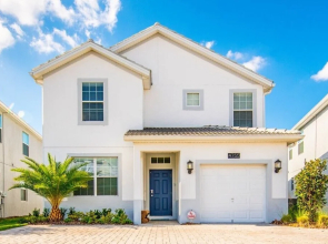 5 Bed Storey Lake Villa with Games & Pool