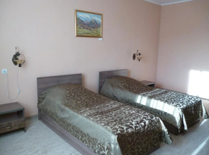 Erney Laz Hotel