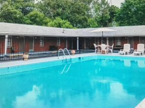 Merrimac Inn & Suites