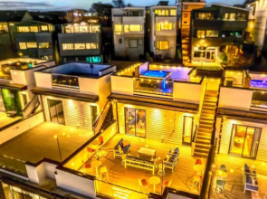 Taylor Swift Home Rooftop Hot Tub Movie Theater