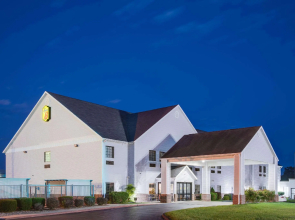 Super 8 by Wyndham Monett