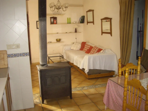La Casita con jardín frente a la cascada