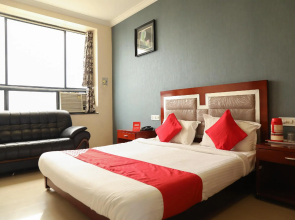 OYO Flagship 64715 Orient Palace