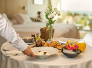 Leiro Suites And Residence (+16 Y)