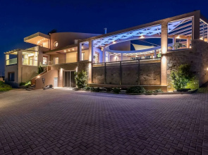 Luxury Villa With Heated Pool, Hamam, Hydromassage, Billiard, 700m to the Beach