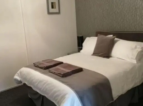 Avalon Studio. Comfy Well Equipped Cosy Studio. (Adults Only)