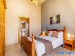 Naduri - 3 bedrooms (sleeps 7 + 2 kids) Nadur village