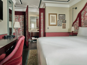 Maxwell Reserve Singapore, Autograph Collection