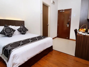 Holiday Villa Hotel & Suites