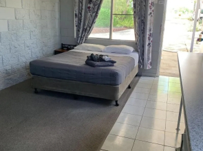 Hillview Motel