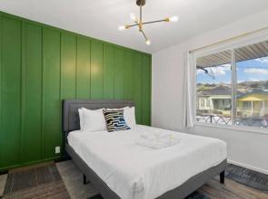 Stylish Green n Gold 2BR 1Bath Apartment