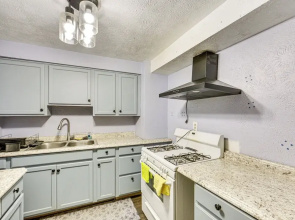 12 Mi to Dtwn: Pittsburgh Home w/ In-unit Laundry!