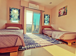 1314c Home at Sat. Night Market Near Airport and Old City / Free Pick up