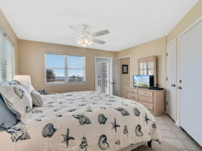 Summer Breeze #25 - Modest Beachfront with views of the Pass! Great Location!