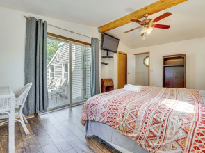 Private Pool & Yard: Pet-friendly Home in Toledo
