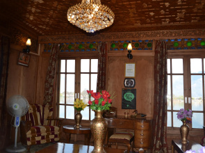 Peacock Houseboats