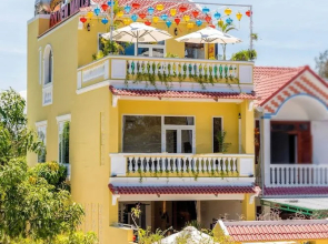 Golden Walls Homestay