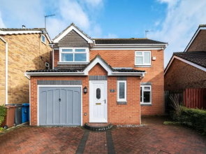 Large Contractor and Family House & Free Parking & Big Garden