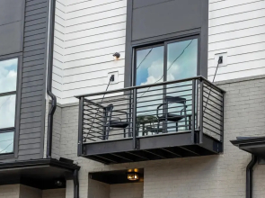 Cheerful Townhome With Garage EAV Local
