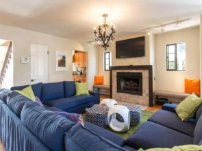 Lg BEACH Home, POOL, Hot Tub, Close to Beaches & Downtown El Segundo Beach