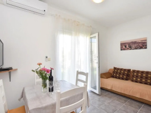 Awesome Home in Podstrana With Wifi and 1 Bedrooms