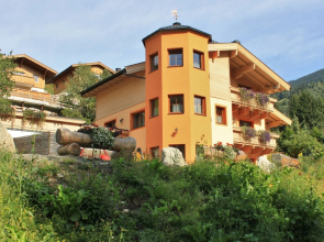 Spacious Holiday Home in Saalbach-Hinterglemm near Ski Area